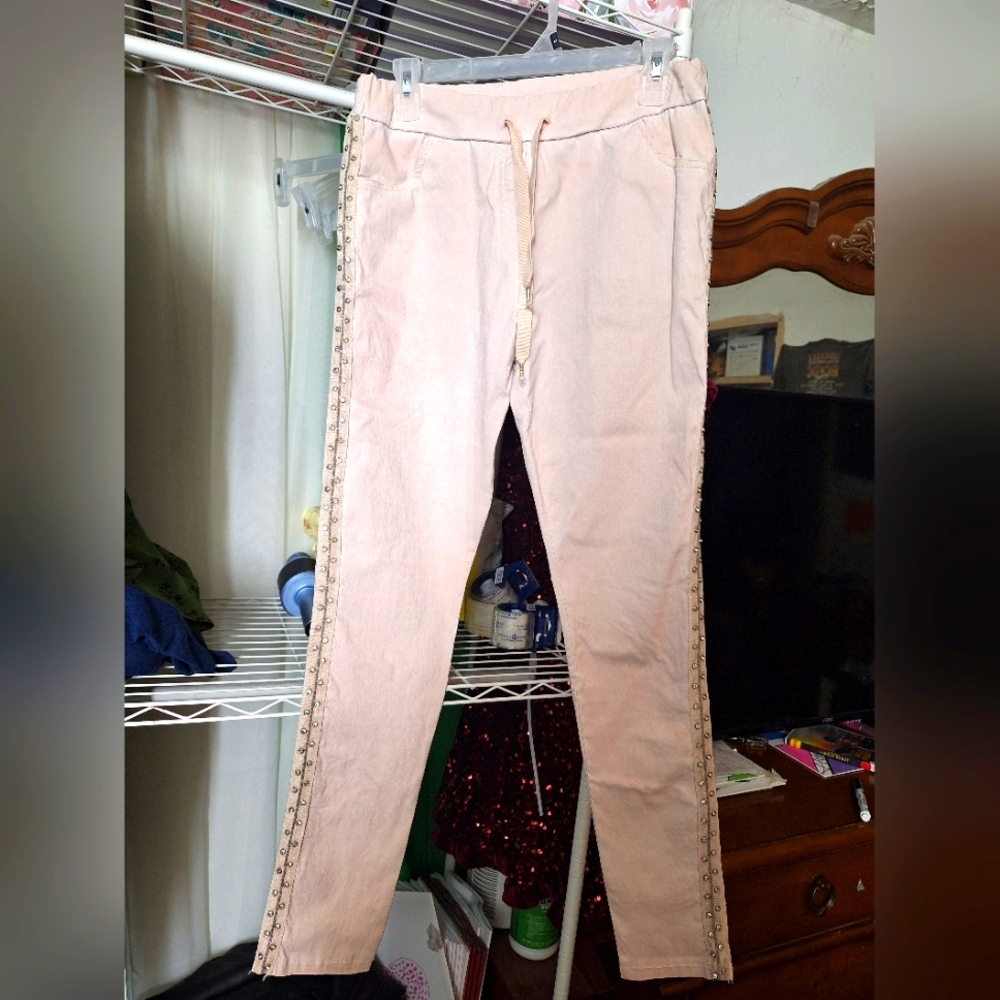 Pink Skinny Pants with Smooth Texture